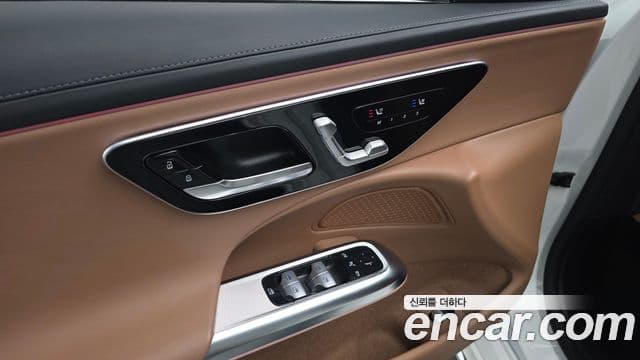 Mercedes-Benz E-Class 2024 — Photo 23/33