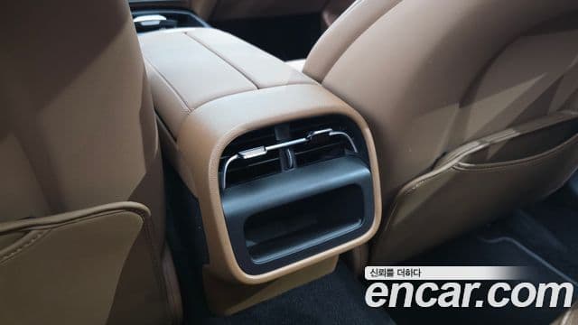Mercedes-Benz E-Class 2024 — Photo 12/33