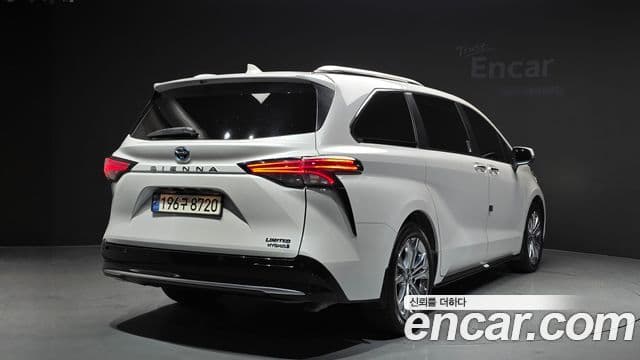 Toyota Sienna 2023 — Photo 6/20