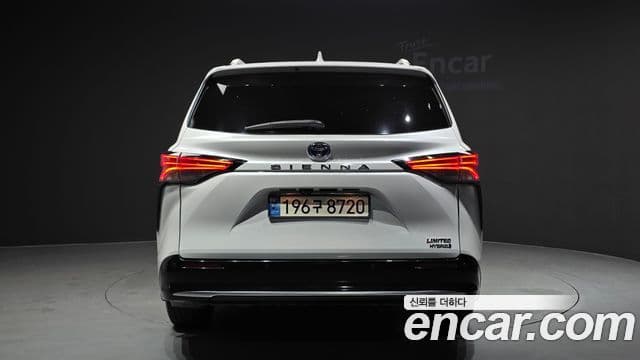Toyota Sienna 2023 — Photo 17/20