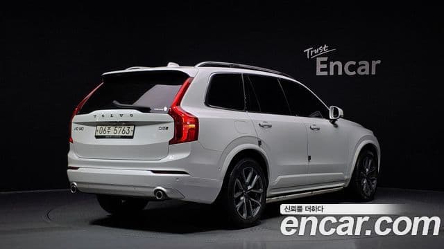 Volvo XC90 2018 — Photo 12/20