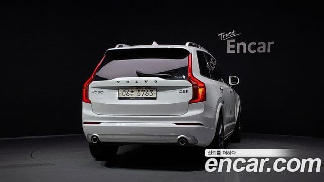 Volvo XC90 2018 — Photo 18/20