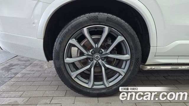 Volvo XC90 2018 — Photo 13/20