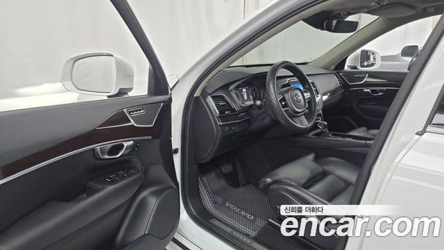 Volvo XC90 2018 — Photo 19/20