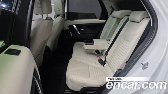 Land Rover Discovery Sport 2022 — фото 12 из 20