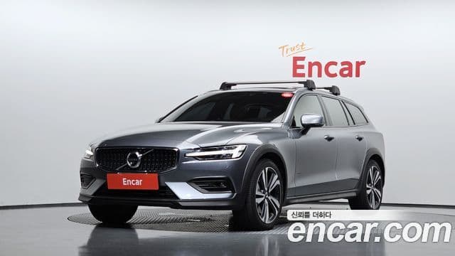 Volvo V60 Cross Country 2019 — ფოტო 1/20