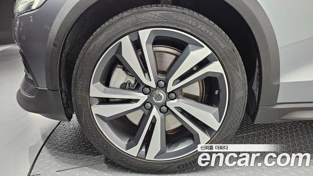 Volvo V60 Cross Country 2019 — фото 5 из 20