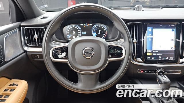 Volvo V60 Cross Country 2019 — ფოტო 13/20