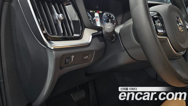 Volvo V60 Cross Country 2019 — ფოტო 19/20