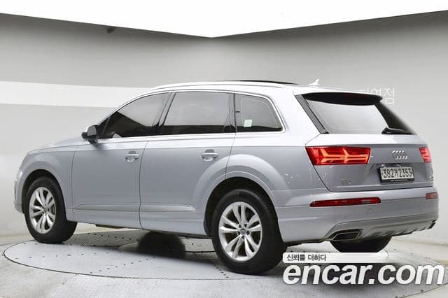 Audi Q7 2019 — фото 2 из 2