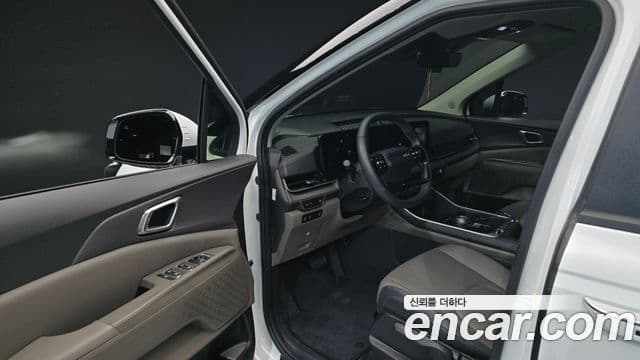 Kia Carnival 2025 — фото 10 из 20