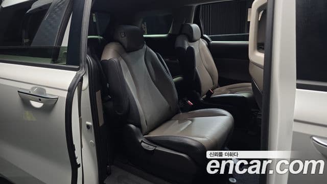 Kia Carnival 2025 — фото 11 из 20