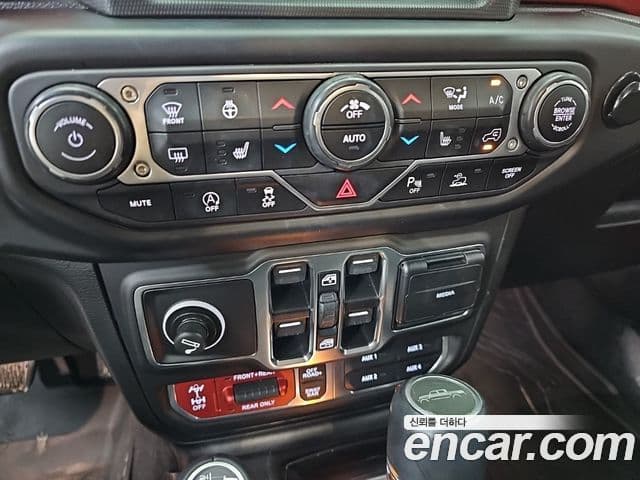 Jeep Gladiator 2021 — Şəkil 8/18