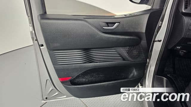 Hyundai Staria 2021 — Şəkil 24/32