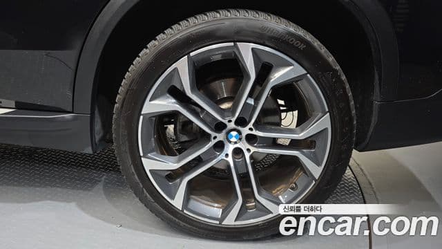 BMW X5 2021 — Şəkil 25/31