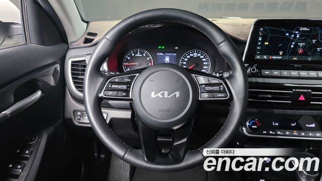 Kia Seltos 2022 — ფოტო 13/20