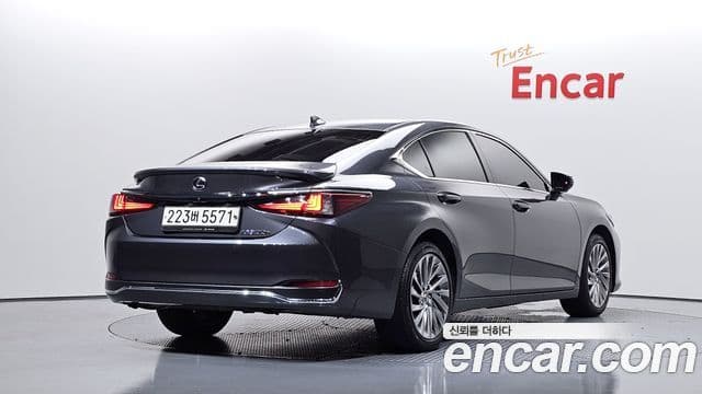 Lexus ES300h 2023 — Şəkil 2/20