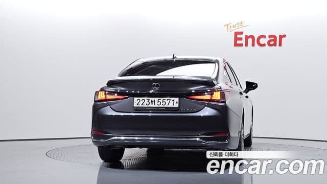 Lexus ES300h 2023 — ფოტო 4/20