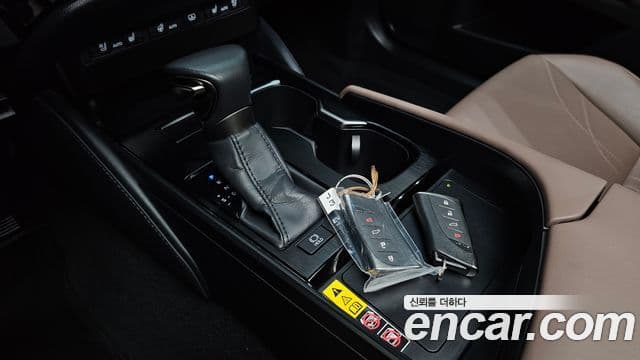 Lexus ES300h 2023 — Şəkil 9/20