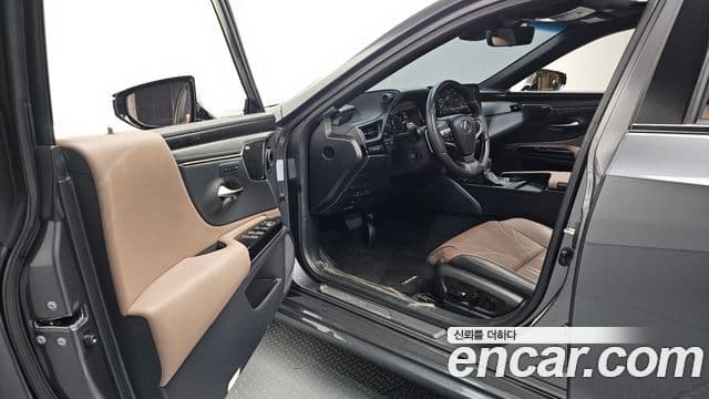 Lexus ES300h 2023 — ფოტო 10/20