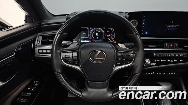 Lexus ES300h 2023 — ფოტო 13/20