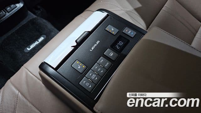 Lexus ES300h 2023 — ფოტო 17/20