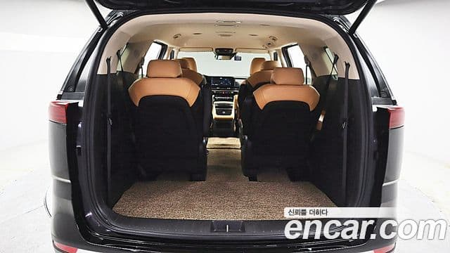 Kia Carnival 2021 — Фото 19/20