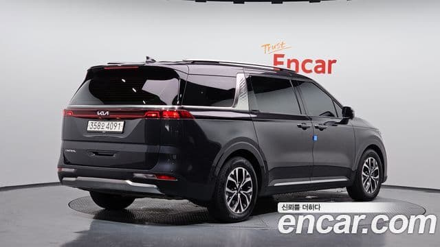 Kia Carnival 2023 — ფოტო 2/20