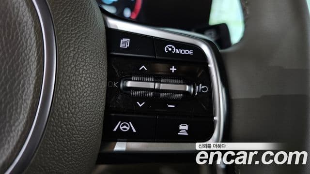 Kia Carnival 2023 — ფოტო 15/20