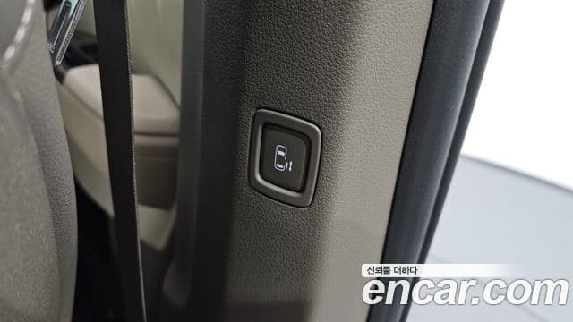 Kia Carnival 2023 — ფოტო 18/20
