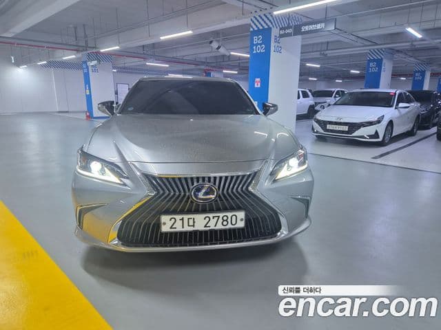 Lexus ES300h 2018 — фото 2 из 18