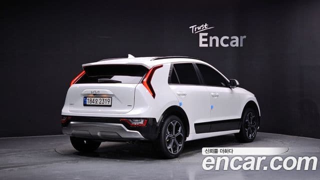 Kia Niro 2022 — ფოტო 1/20