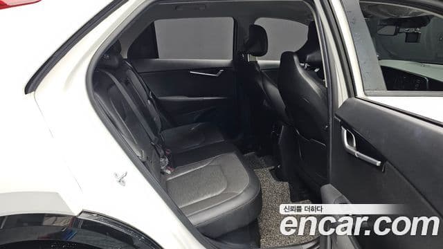 Kia Niro 2022 — ფოტო 11/20