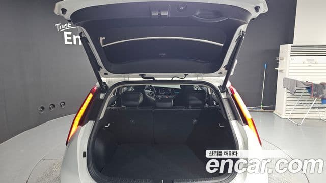 Kia Niro 2022 — ფოტო 20/20