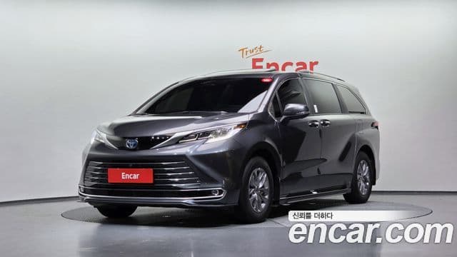 Toyota Sienna 2025 — ფოტო 1/20