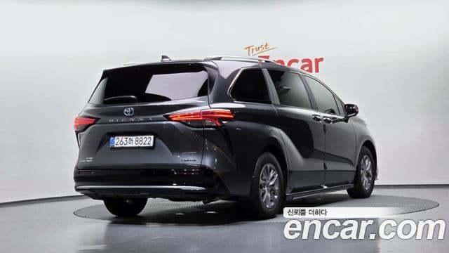 Toyota Sienna 2025 — ფოტო 2/20