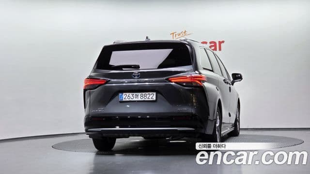 Toyota Sienna 2025 — ფოტო 4/20
