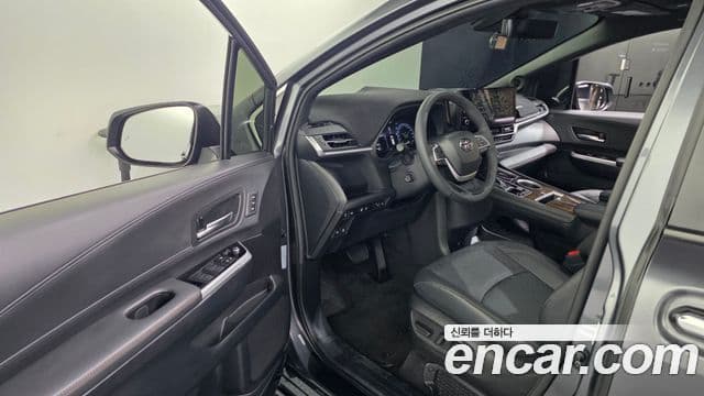Toyota Sienna 2025 — ფოტო 10/20