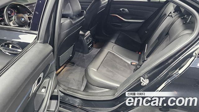 BMW 3 Series 2022 — фото 11 из 20