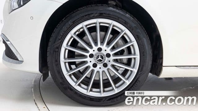 Mercedes-Benz E-Class 2023 — Şəkil 4/20