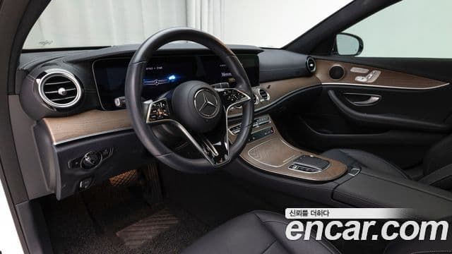 Mercedes-Benz E-Class 2023 — Şəkil 13/20
