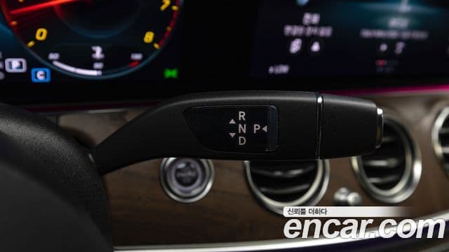 Mercedes-Benz E-Class 2023 — Şəkil 19/20