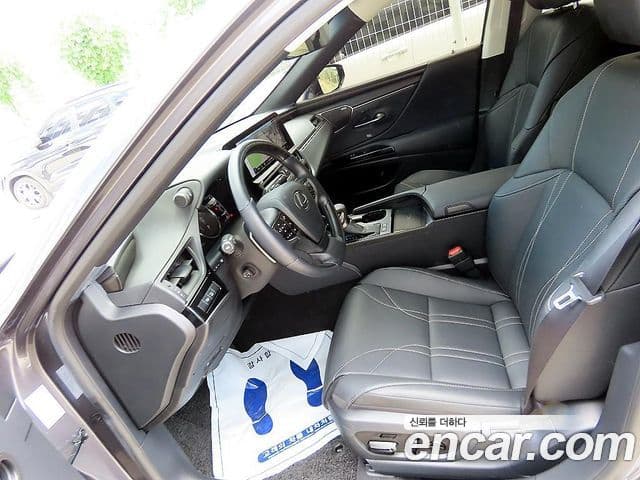 Lexus ES300h 2024 — ფოტო 4/20