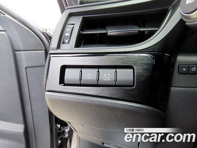 Lexus ES300h 2024 — ფოტო 13/20
