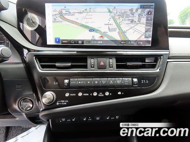 Lexus ES300h 2024 — ფოტო 14/20
