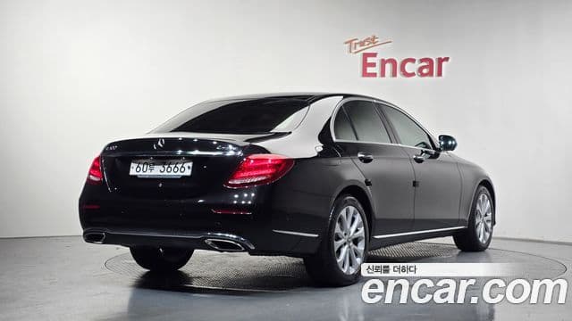 Mercedes-Benz E-Class 2019 — ფოტო 2/20