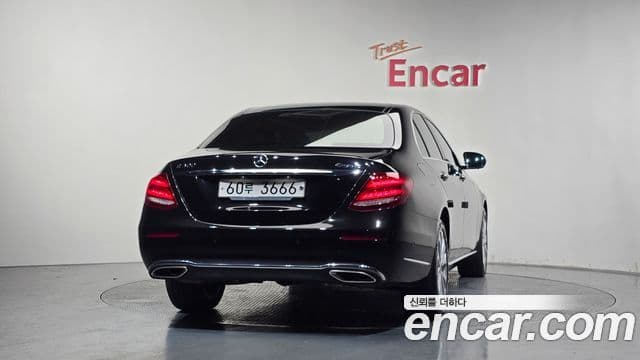 Mercedes-Benz E-Class 2019 — ფოტო 4/20