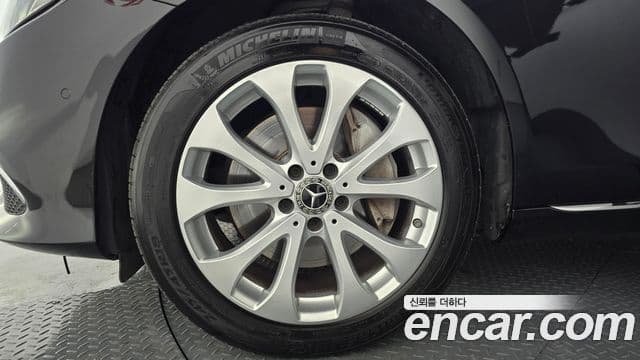 Mercedes-Benz E-Class 2019 — ფოტო 5/20