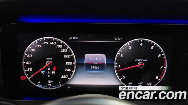 Mercedes-Benz E-Class 2019 — ფოტო 8/20
