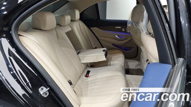 Mercedes-Benz E-Class 2019 — ფოტო 11/20